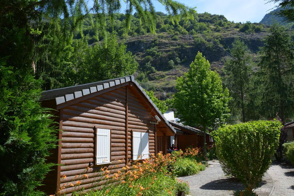 A La Rencontre Du Soleil - Camping Le Bourg-dʼOisans Exterior foto